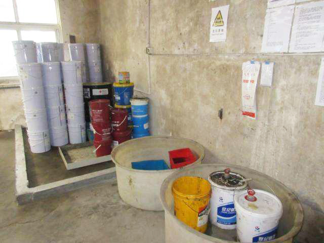 HW12 染料、涂料廢物